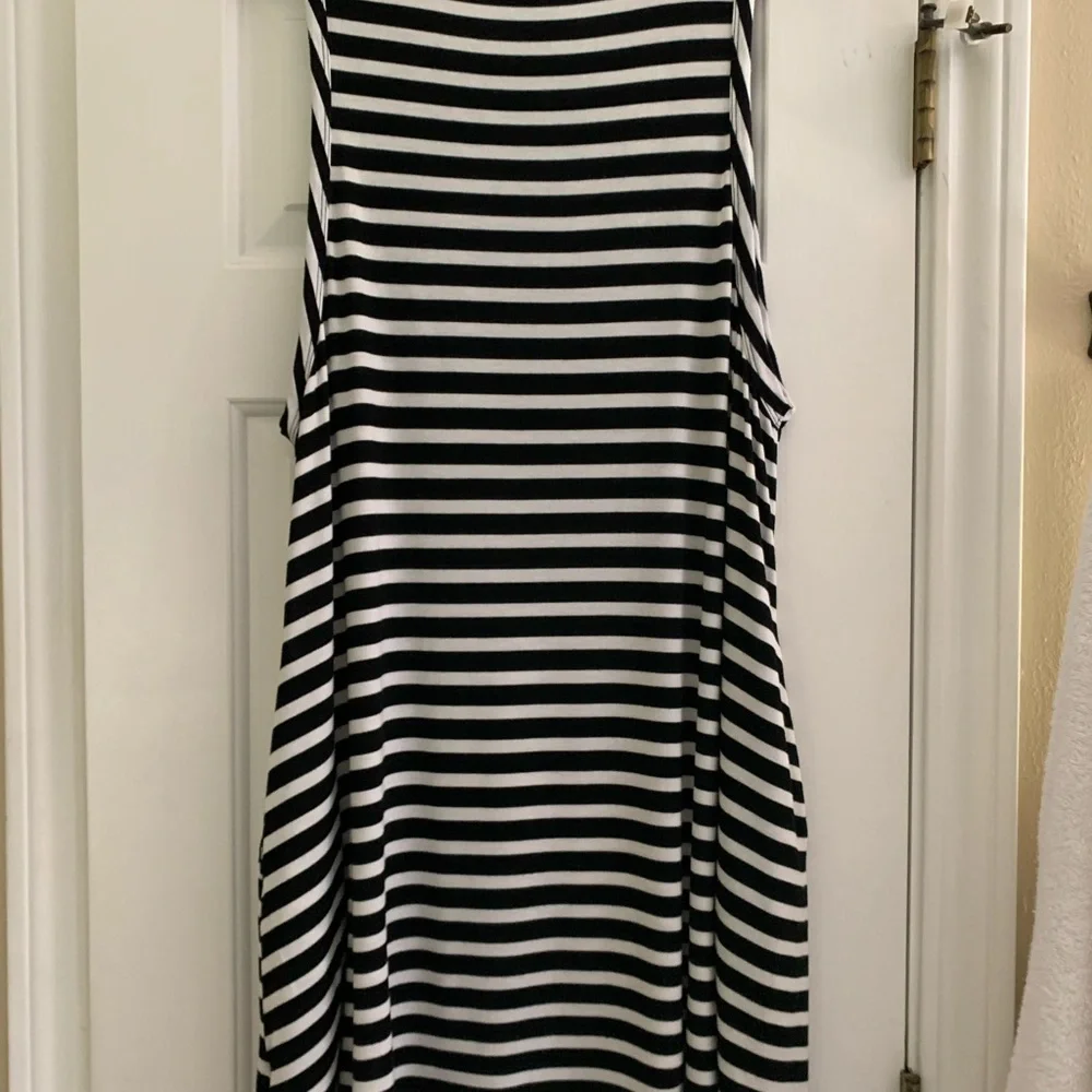 LM BEACH, black & white, swim cover up